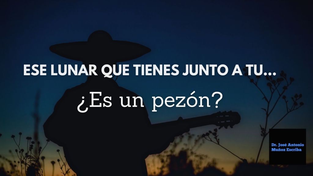 Imagen de un charro mexicano con una guitarra al aterdecer, donde impresiona que se encuentra cantando