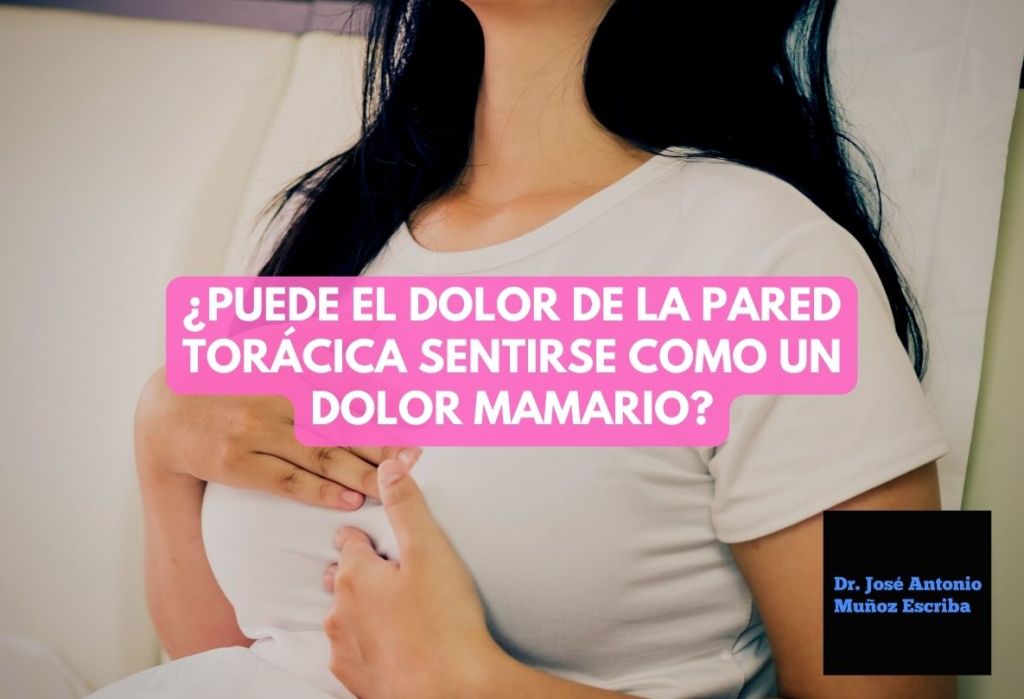 Mujer con las manos en el pecho en señal de dolor mamario, sin saber si es en el seno o en la pared torácica