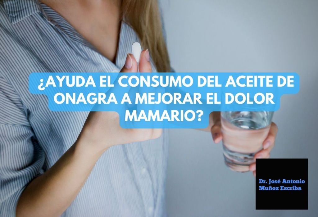 Mujer joven, de piel blanca, con un comprimido de aceite de onagra en su mano derecha y un vaso de agua en la mano izquierda a punto de ingerirla para mejorar el dolor mamario