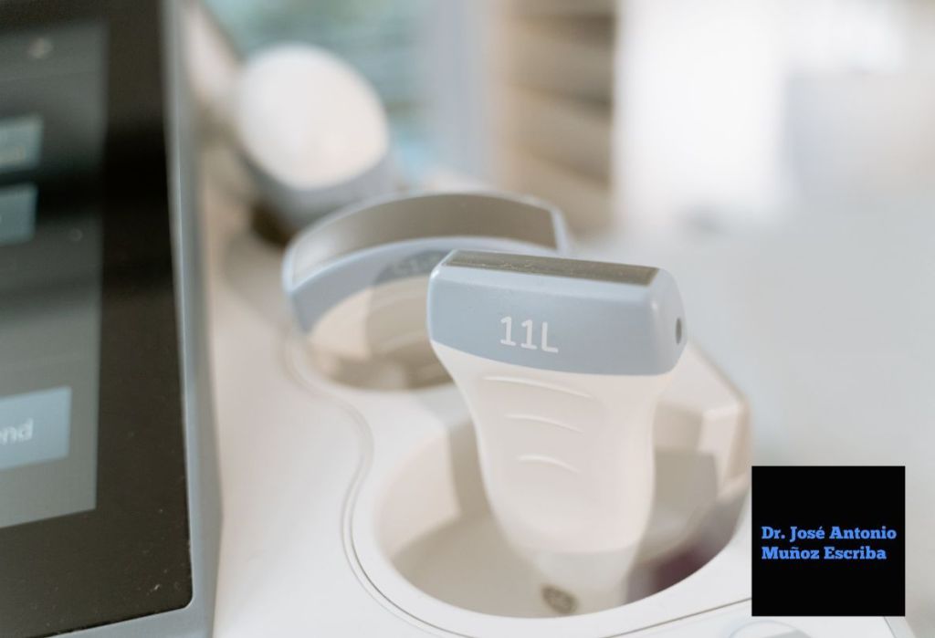 Transductores de un equipo de ultrasonido. El eco permite evaluar los ganglios linfáticos axilares de las pacientes con cáncer de mama. De acuerdo al estudio SOUND a estas mujeres se les puede omitir uns cirugía axilar siempre y cuando el cáncer de mama sea de tamaño pequeño -menor de 2 cm- y tenga resultados negativos en el ultrasonido realizado a la axila con el fín de evaluar los ganglios linfáticos axilares.