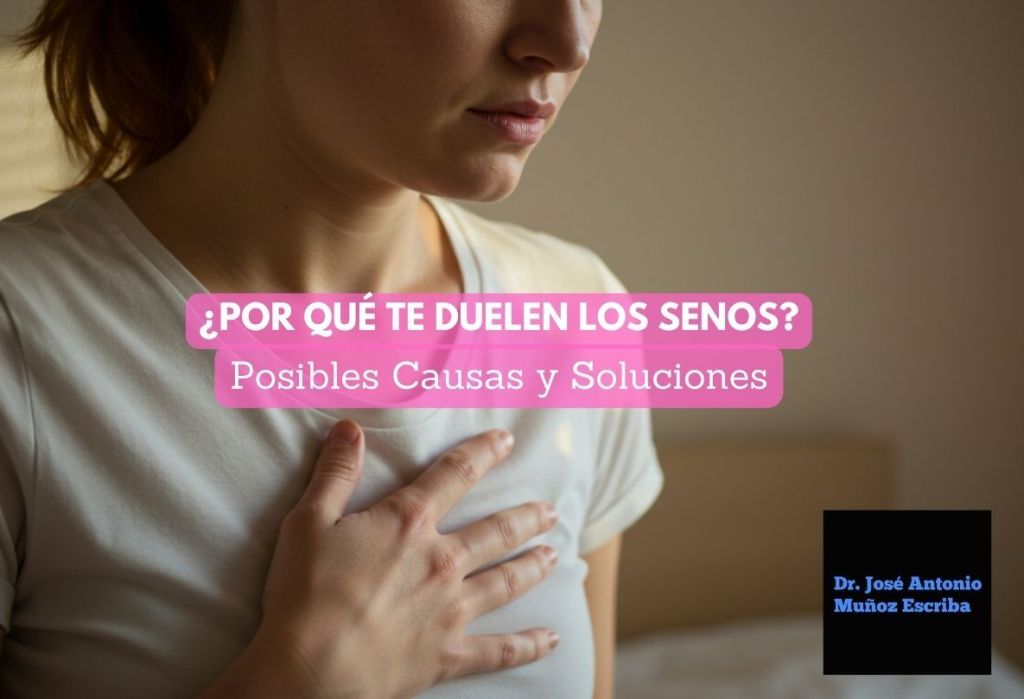 Mujer sosteniendo sus senos con expresión de dolor por mastalgia